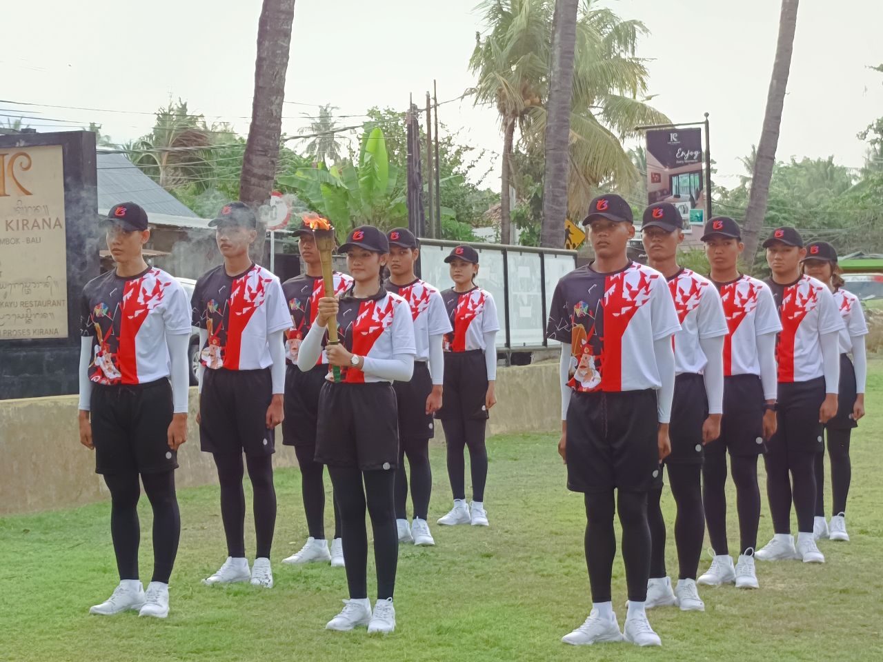 SIMBOL SPORTIVITAS: Api Porprov Bali 2025 saat tiba di Buleleng. Api itu merupakan simbol sportivitas dan semangat pada pesta olahraga terbesar di Pulau Bali.
