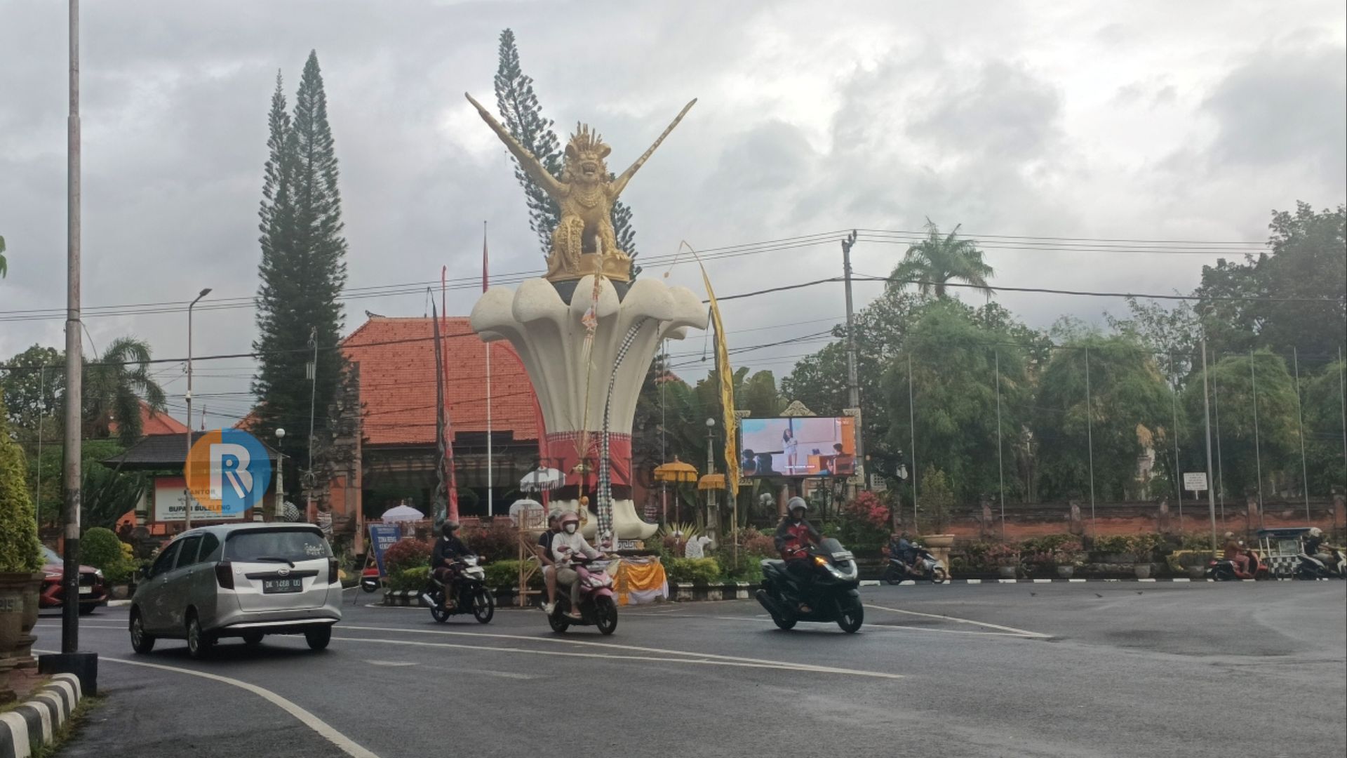 BERAWAN: Suasana di Kota Singaraja. Sempat turun hujan ringan. Cuaca berawan.