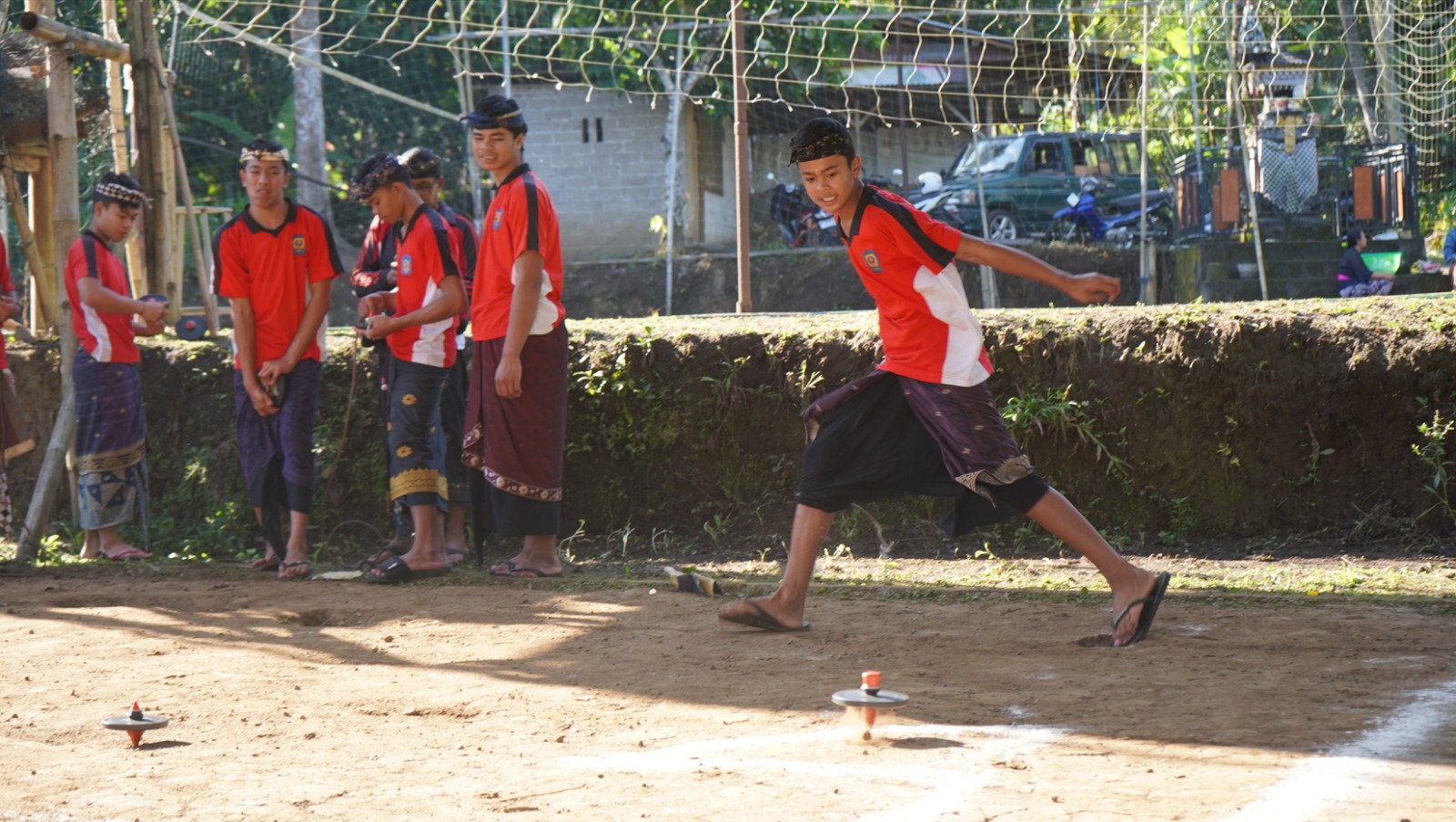 EKSEBISI: Suasana eksebisi kejuaraan megangsing di Desa Gobleg, Buleleng.