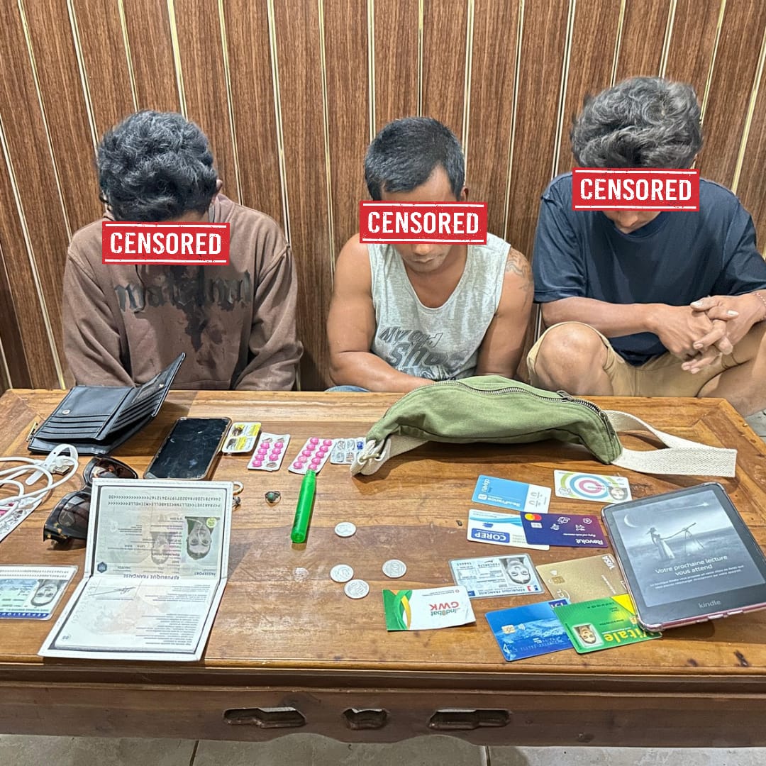 CURI HP: Tiga buruh bangunan yang tertangkap di Nusa Lembongan gara-gara mencuri HP milik wisatawan asal Perancis.