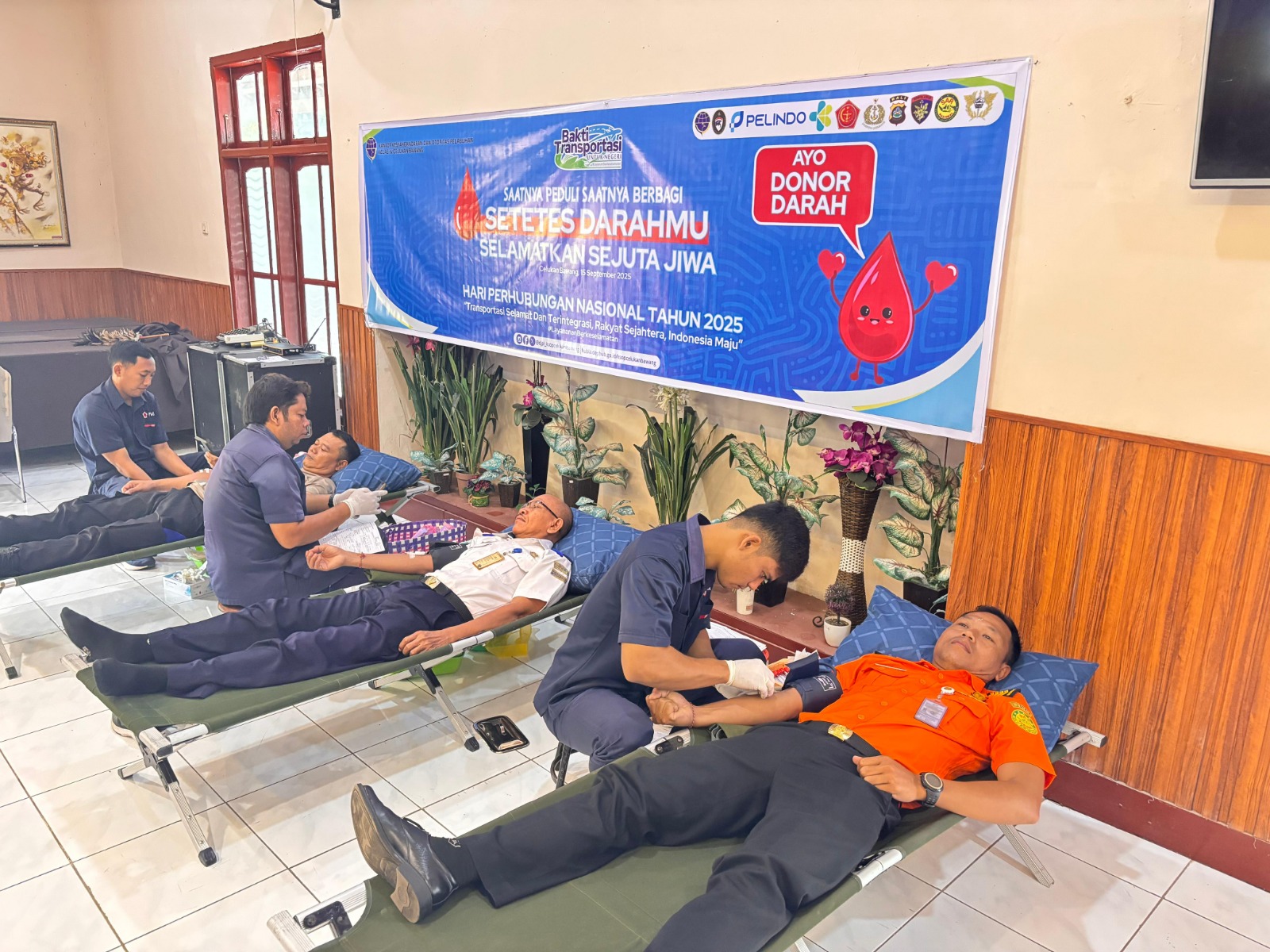 DONOR DARAH: Kegiatan donor darah serangkaian Hari Pelindo dan Hari Perhubungan Nasional.