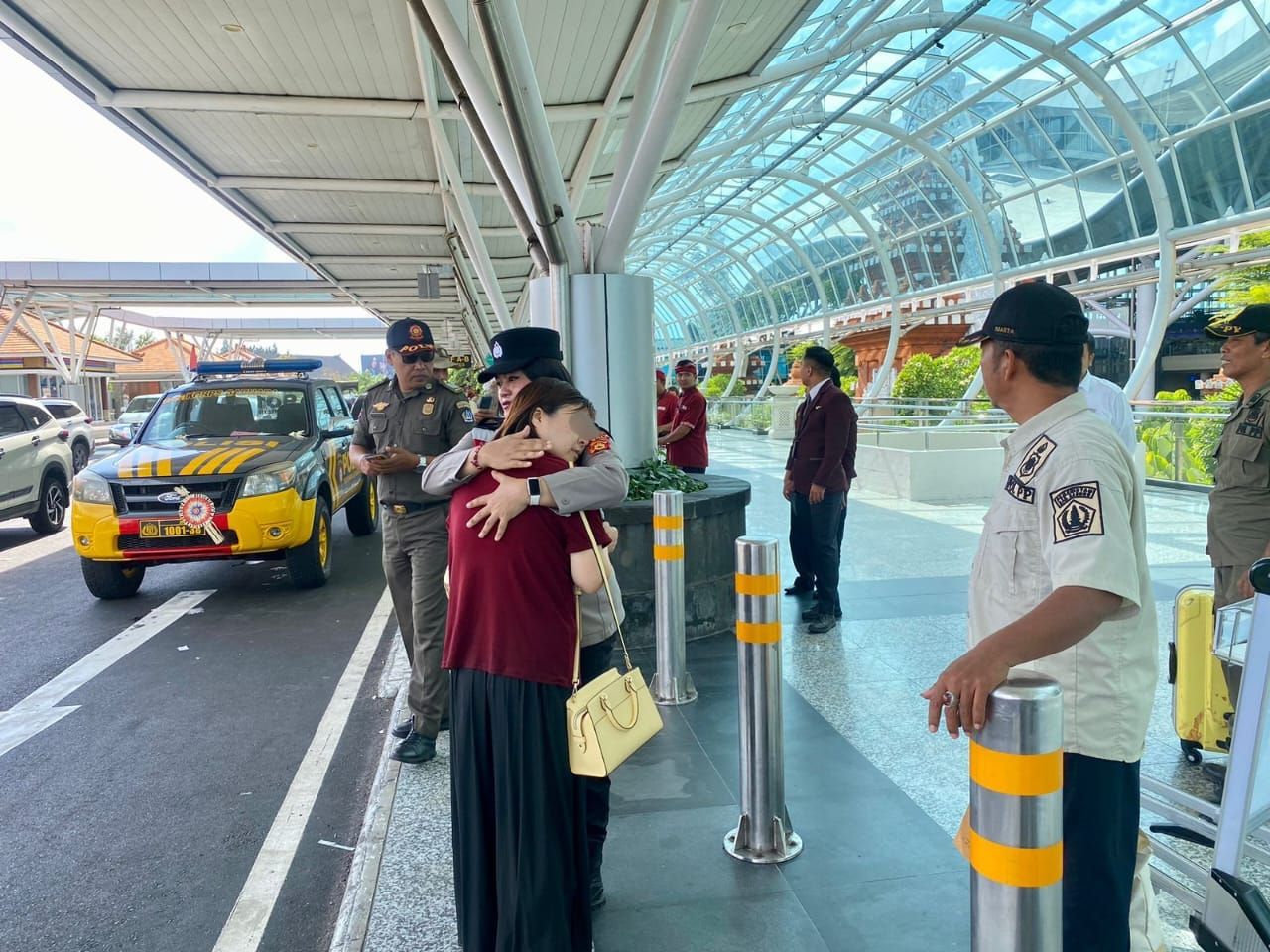 BIKIN HEBOH: Seorang WNA berinisial MK sempat membuat heboh di Bandara Ngurah Rai.