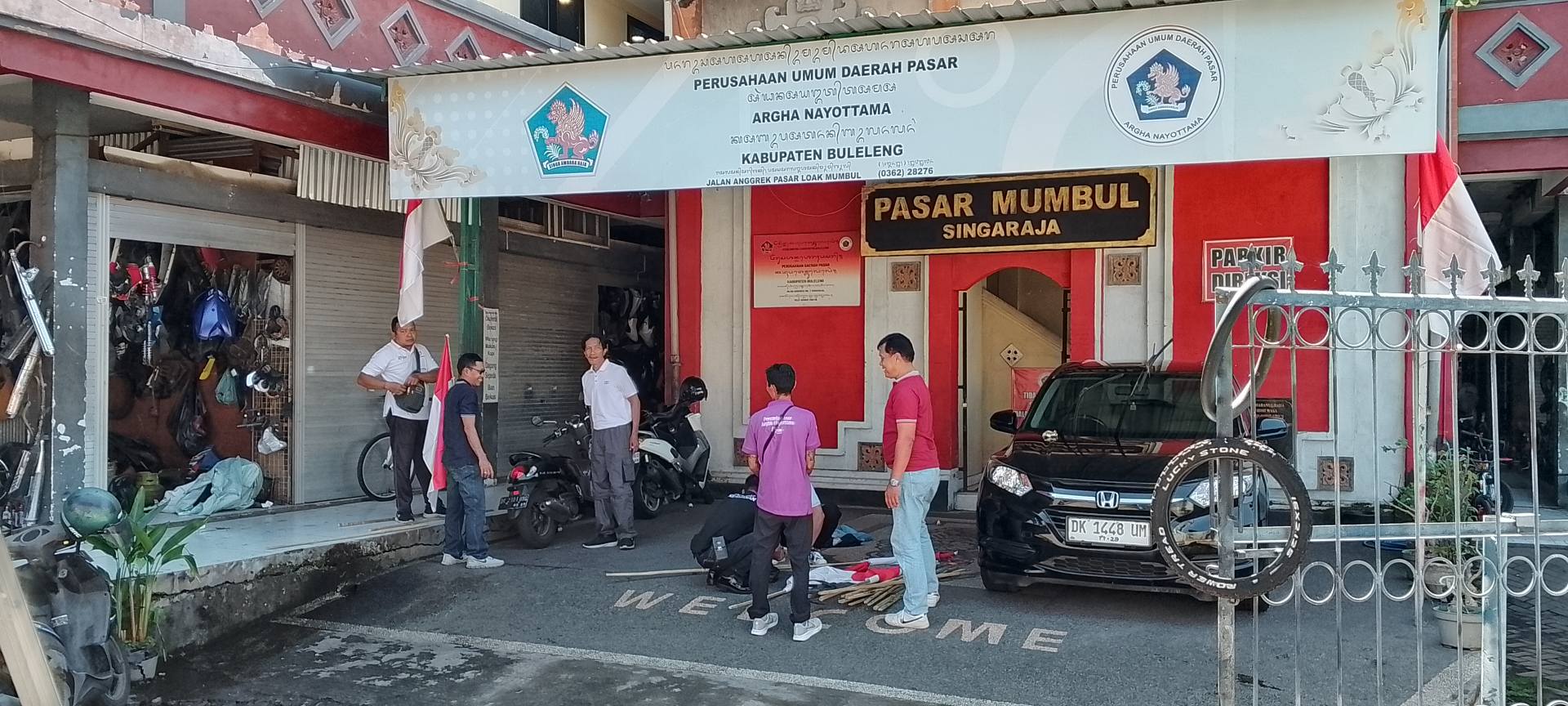 Suasana di Sekretariat Perumda Pasar Argha Nayottama Buleleng.