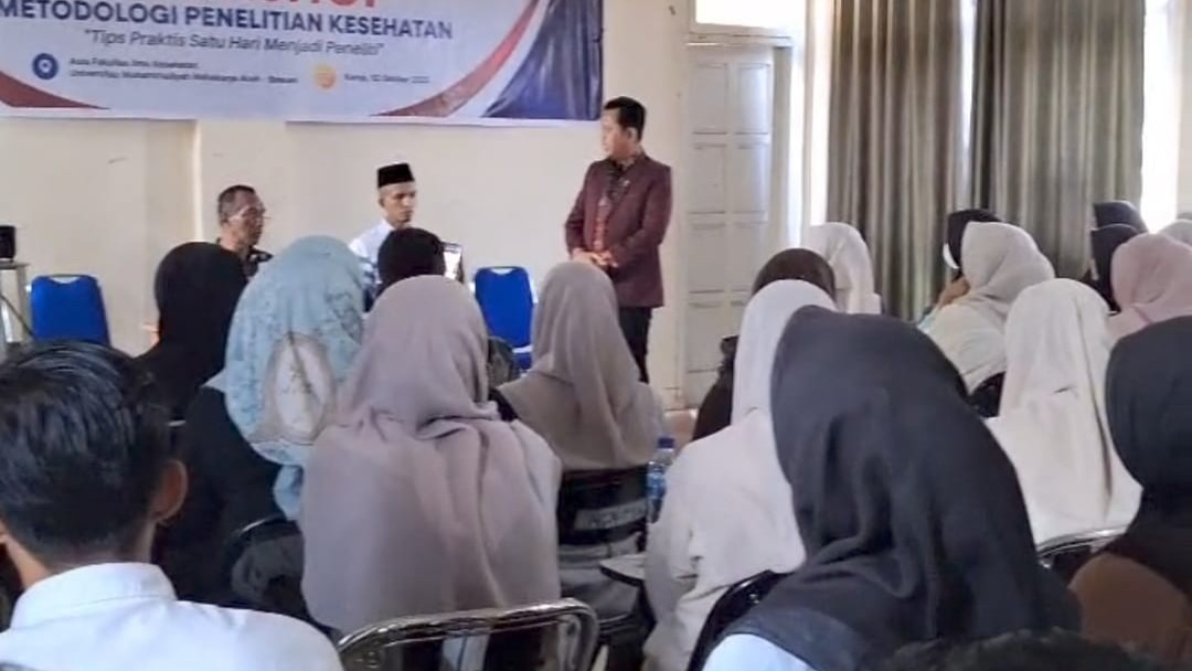 Ketua PPNI Kabupaten Mirza Syeh Tawai Menjadi Pemateri Dalam Workshop Kesehatan yang mengambil tema "Tips Praktis Satu Hari Menjadi Peneliti".