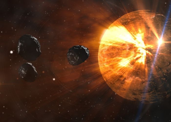 Ilustrasi meteor melintas di angkasa dan terbakar saat memasuki atmosfer bumi. Fenomena serupa terjadi di langit Cirebon pada Minggu (5/10/2025) malam.