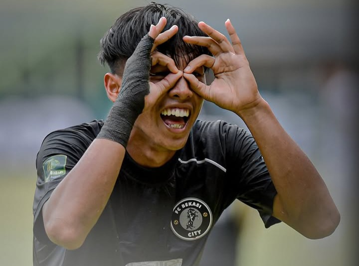 Selebrasi pemain FC Bekasi City, M Fadly, usai menyarangkan gol ke gawang Sumsel United.