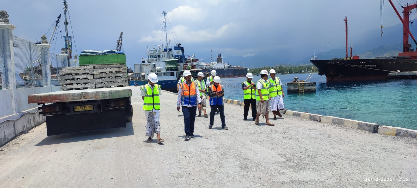 JANJI EVALUASI: Kecelakaan kerja yang menimpa tenaga kerja bongkar muat di Pelabuhan Celukan Bawang, membuat pihak pelabuhan akan melakukan evaluasi lebih lanjut mengenai kepatuhan aturan.