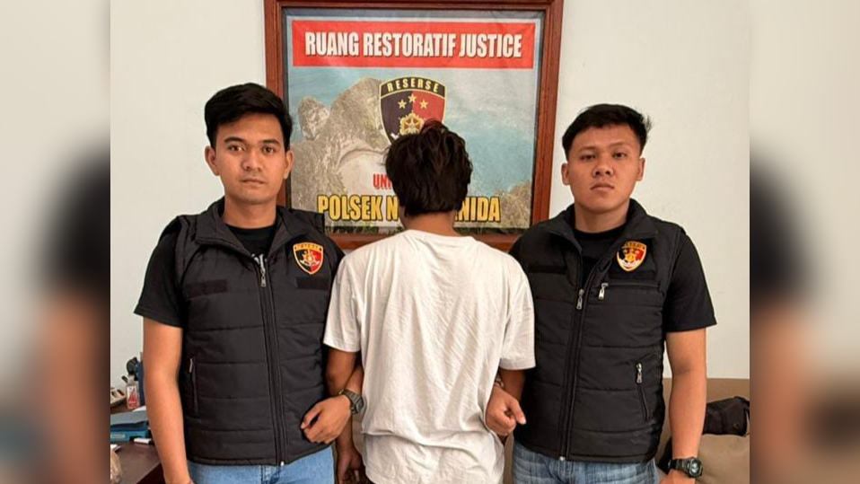 CORENG PARIWISATA: Polisi menangkap pemuda berinisial IKAP, staf bungalow di Nusa Penida. Ia mencuri uang wisatawan yang menginap di tempatnya bekerja.