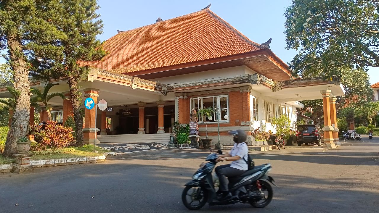 EFISIENSI: Suasana di Kantor Bupati Buleleng. Sejumlah dinas bakal di-merger untuk efisiensi.