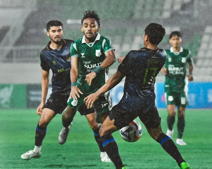 PSMS Medan saat kontra Persikad Depok di Stadion Utama Sumatera Utara, Sabtu (11/10/2025) malam.