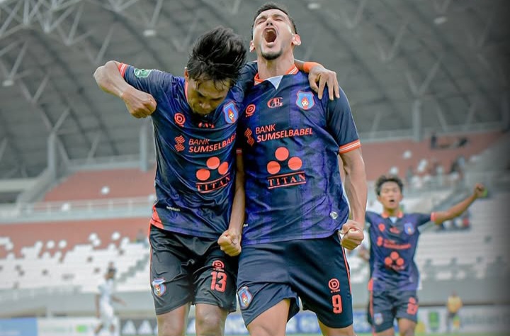 Ekspresi Jacinto &ldquo;Juninho&rdquo; Cabral, pemain Sumsel United usai mencetak gol ke gawang Persekat Tegal.