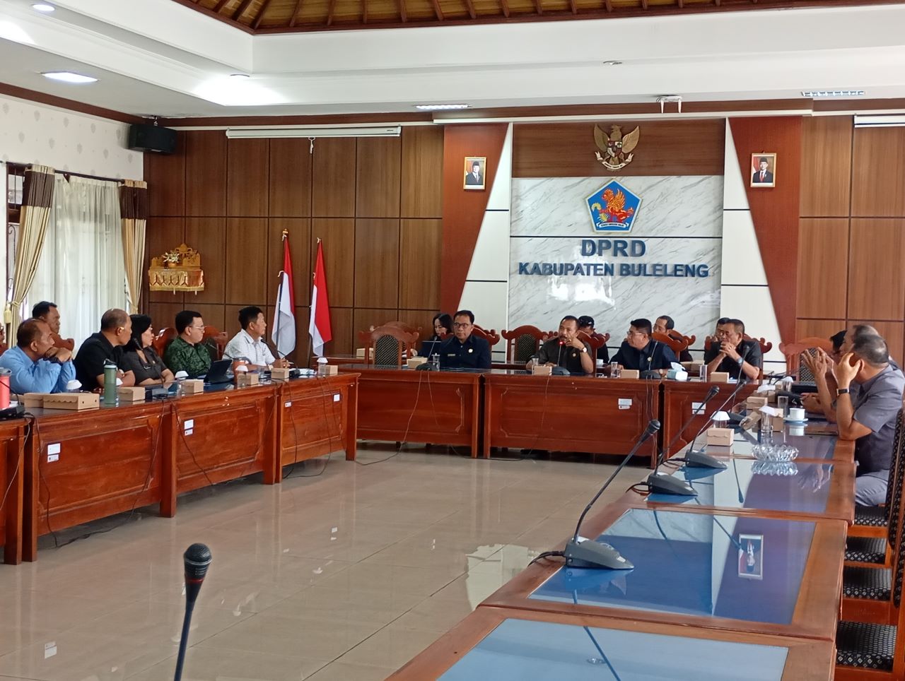 SURAT KALENG: Suasana rapat pembahasan DPRD Buleleng dengan Badan Usaha Milik Daerah (BUMD) di Buleleng.