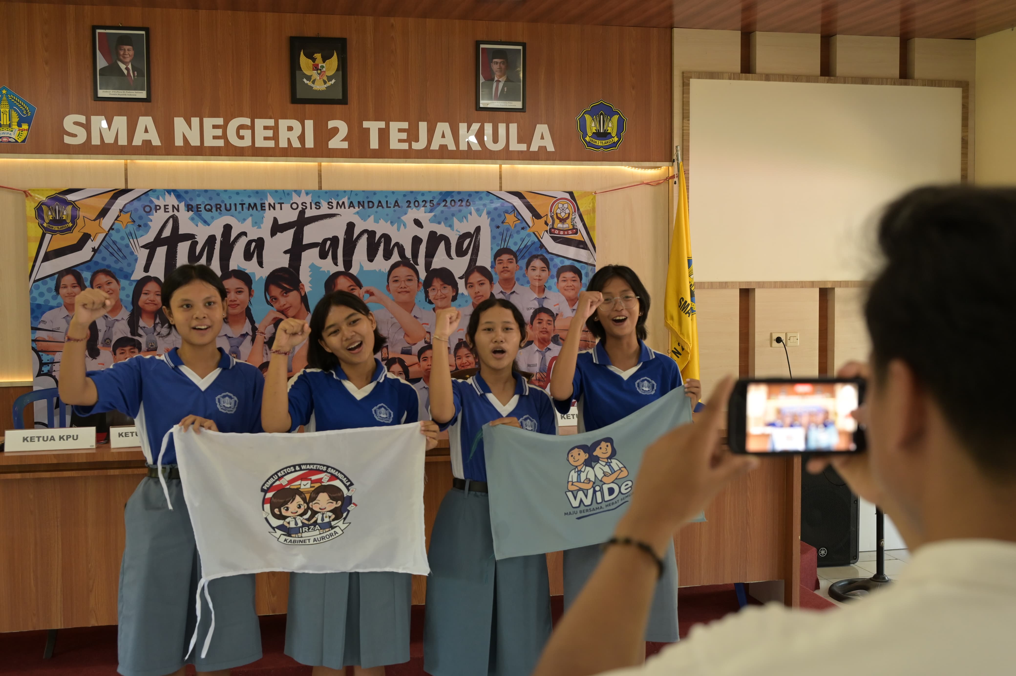 KAMPANYE DAMAI: Suasana Pemilu Raya di SMAN 2 Tejakula.