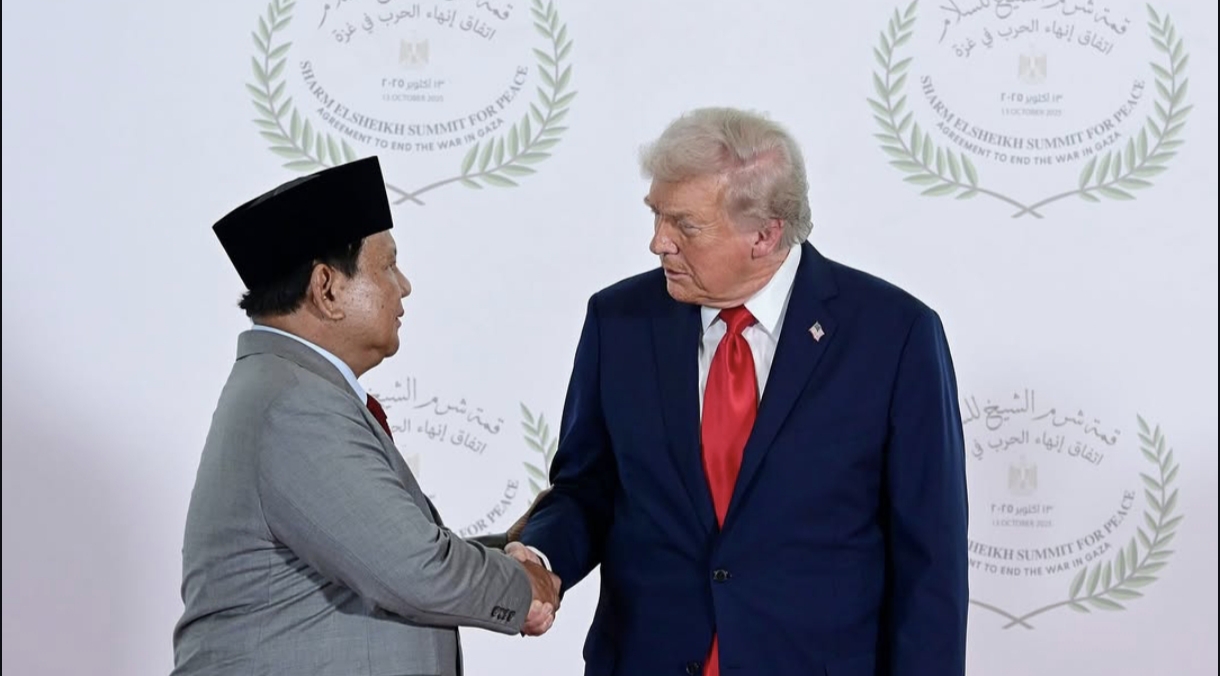 Presiden Indonesia, Prabowo Subianto (kiri) dan Presiden Amerika Serikat, Donald Trump (kanan)