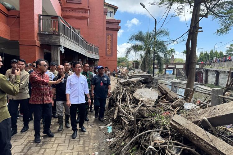 kondisi Pasar Badung, Bali, yang lumpuh total akibat terdampak banjir bandang pada Jumat (12/9/2025).