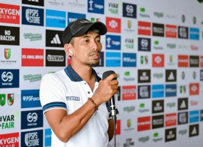 Agus Sugeng Riyanto menyatakan mundur usai Aji Santoso bergabung dengan PSPS Pekanbaru.