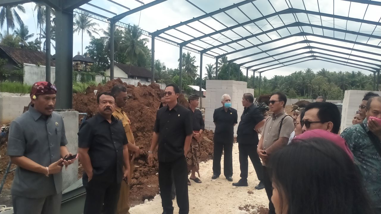 SIDAK: DPRD Tabanan saat melakukan sidak pembangunan pabrik minuman beralkohol (mikol).