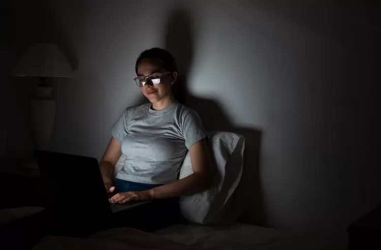 ilustrasi orang berkaca mata