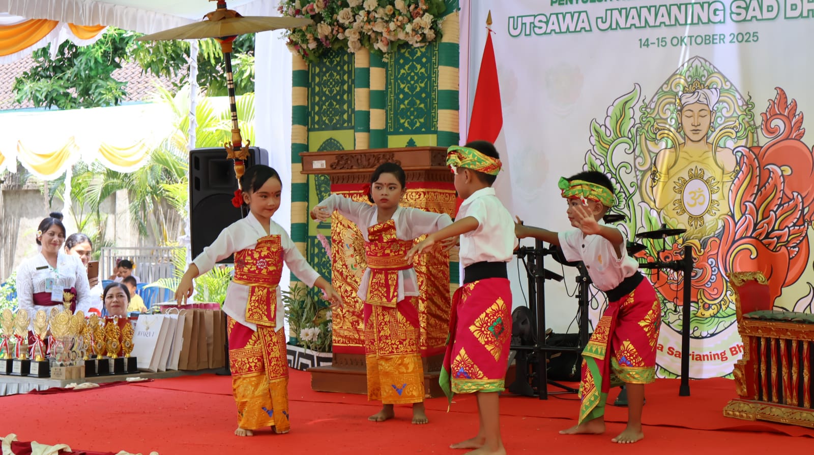 PERKUAT KEIMANAN: Suasana lomba kehinduan yang digelar Pokja Penyuluh Agama Hindu Kemenag Kabupaten Buleleng. Ini dilakukan untuk memperkuat keimanan generasi muda.