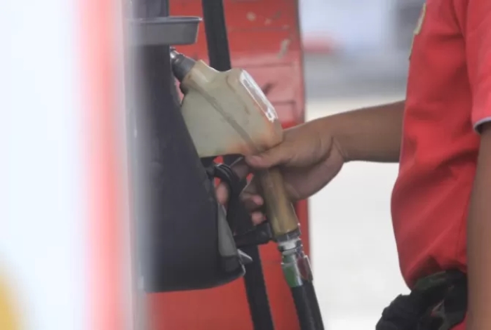 ilustrasi pengisian bensin atau BBM bersubsidi di SPBU.