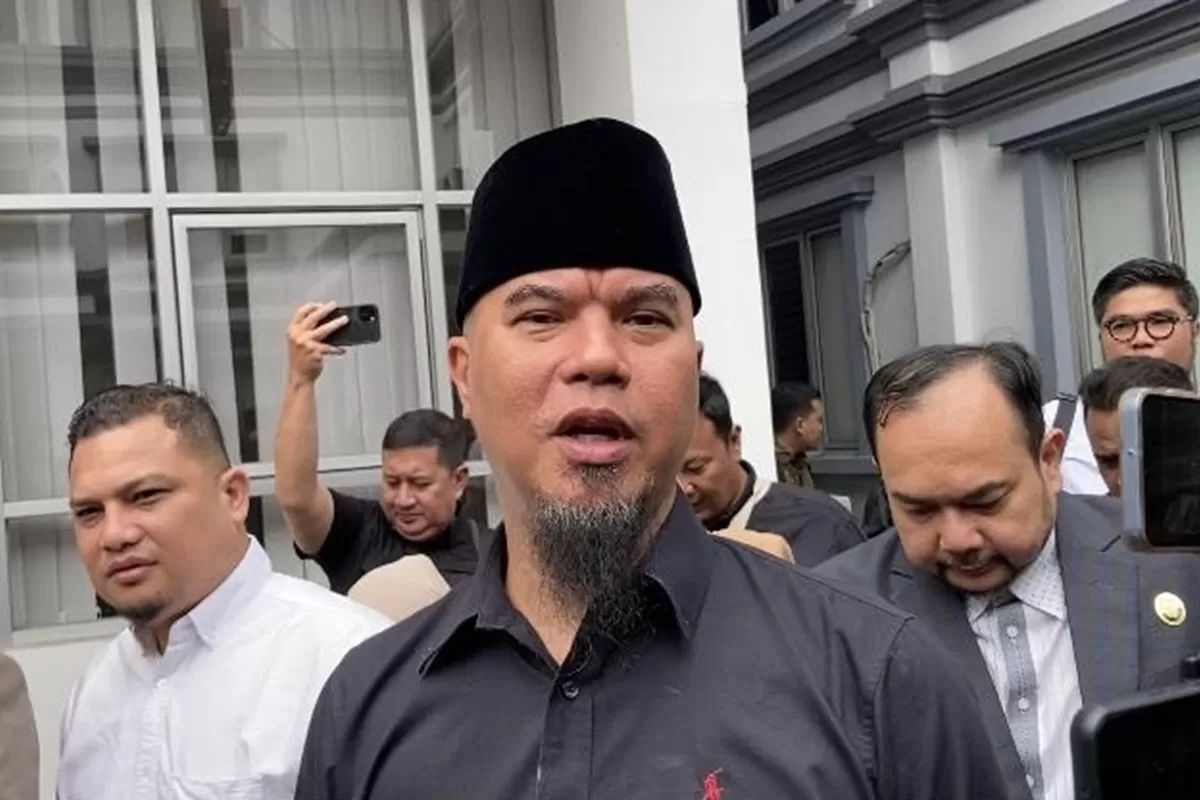 Psikolog Lita Gading melaporkan balik anggota Komisi X DPR Ahmad Dhani atas dugaan penyebaran fitnah ke Polda Metro Jaya.