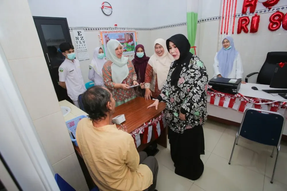 Walikota Banda Aceh, Illiza Sa&rsquo;aduddin Djamal, turun langsung sidak ke Pustu Pango Raya.