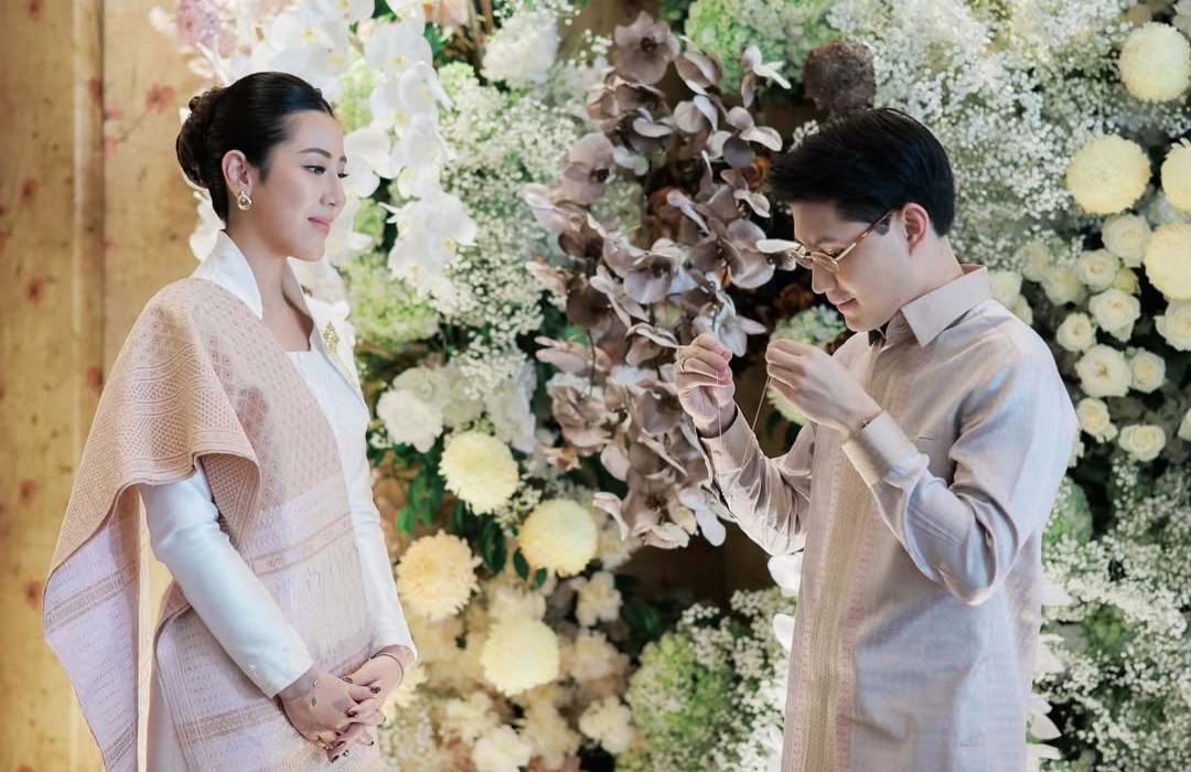 Momen lamaran Teuku Rassya dan Cleantha Islan.