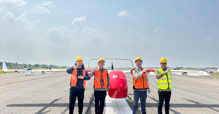 Dreamfly Indonesia resmi melakukan uji coba terbang (test flight) perdana untuk drone kargo listrik DF-L100 di Bandara Internasional Kertajati, Senin (20/10/2025).