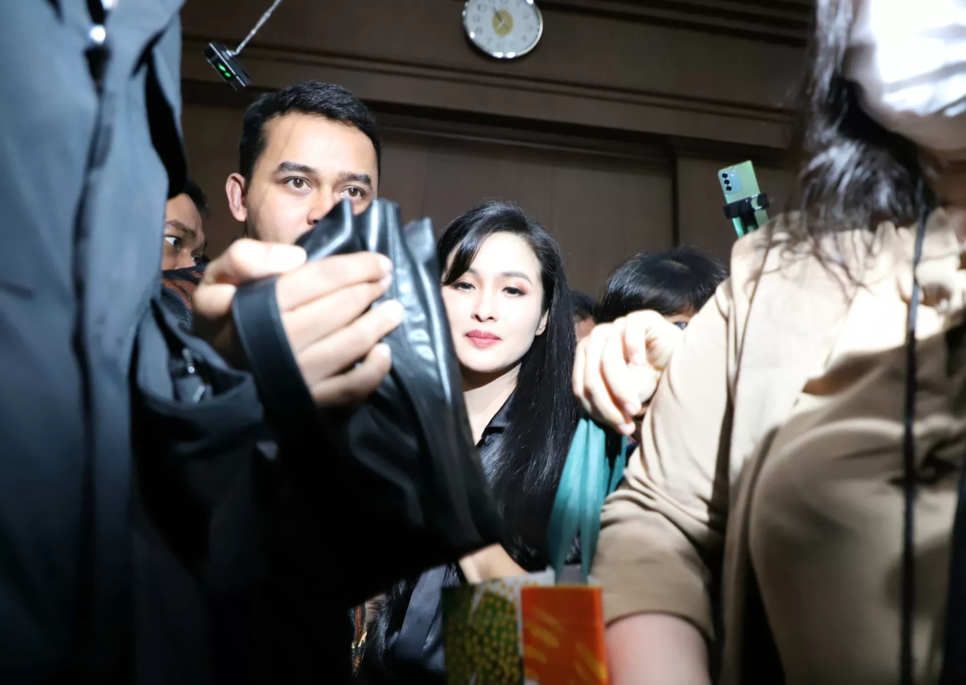 Artis Sandra Dewi bersaksi di sidang suaminya, Harvey Moeis terdakwa dalam kasus korupsi pengelolaan timah.