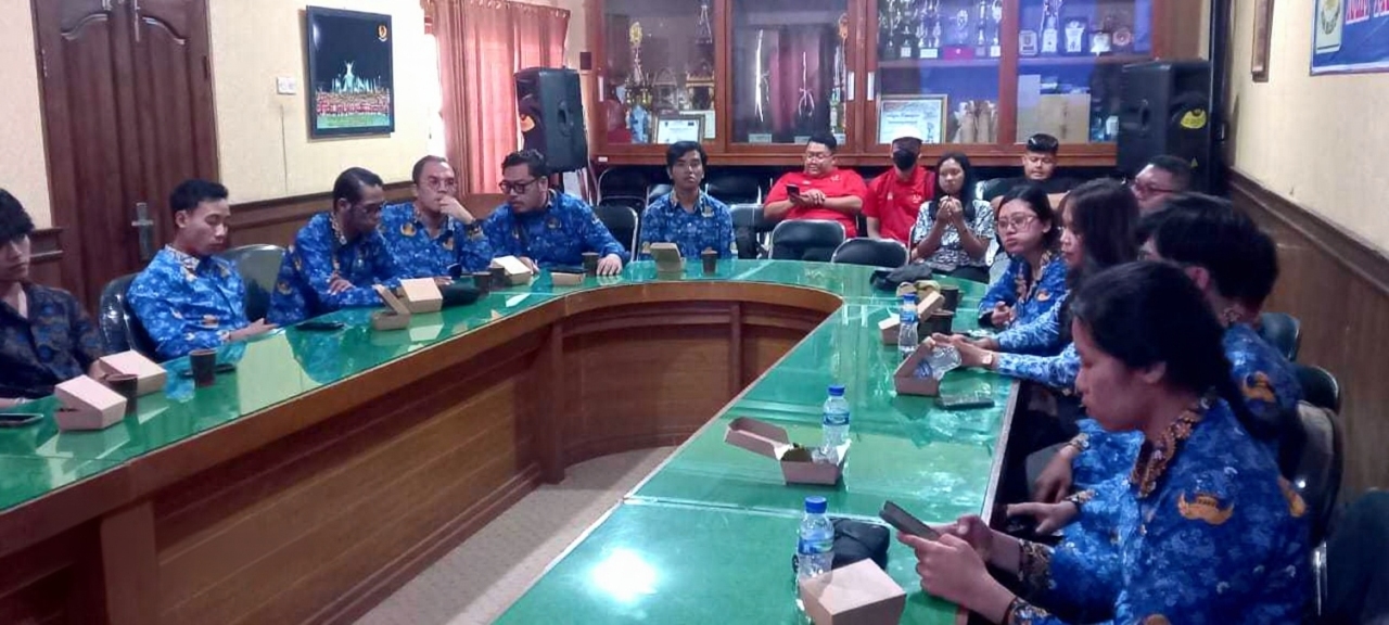 SIAP SUKSESKAN: Para liaison officer alias pemandu atau guide yang akan bertugas pada Kejuaraan Dunia Vovinam di Buleleng.