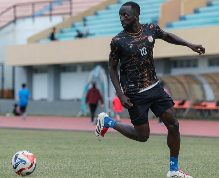 Makan Konate, pemain Adhyaksa FC, mendapat perhatian besar dari PSPS Pekanbaru.