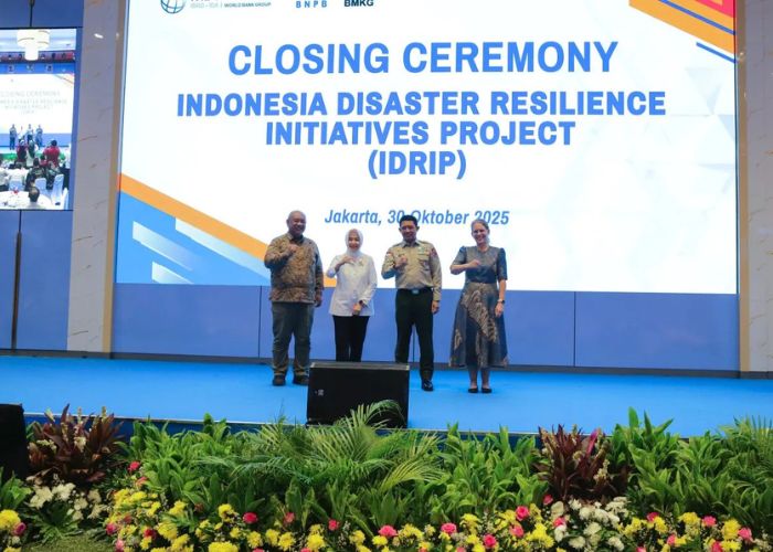 Kepala BMKG bersama perwakilan BNPB dan World Bank menutup Indonesia Disaster Resilience Initiatives Project (IDRIP) di Jakarta, 30 Oktober 2025.