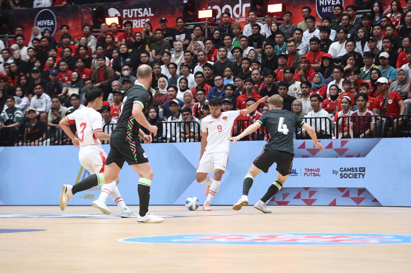 Pertandingan futsal antara Timnas Indonesia melawan Australia di Indonesia Arena, Jakarta, Sabtu (1/11/2025).