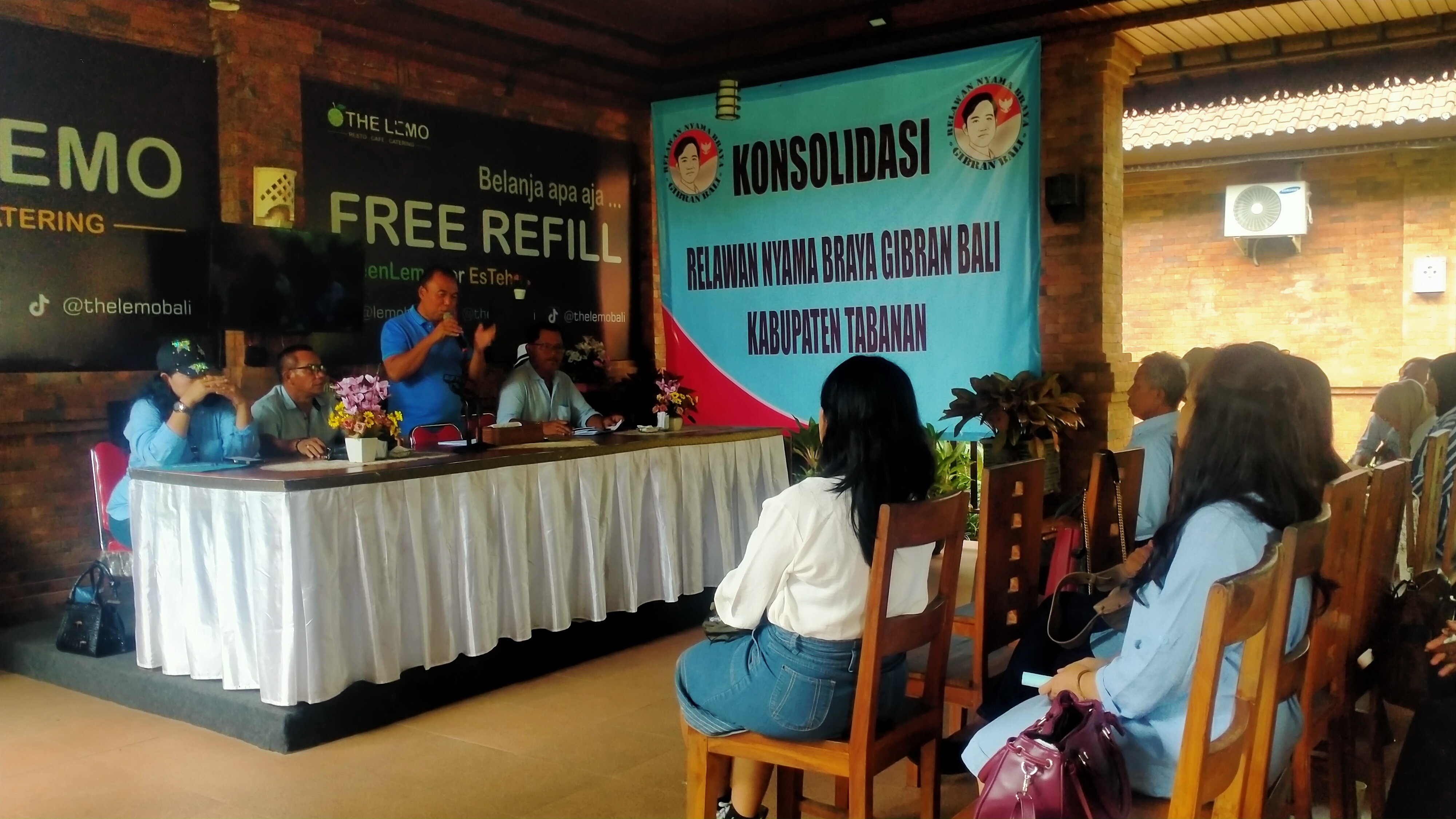 KONSOLIDASI: Suasana konsolidasi politik Relawan Nyama Braya Gibran Bali di Kabupaten Tabanan.