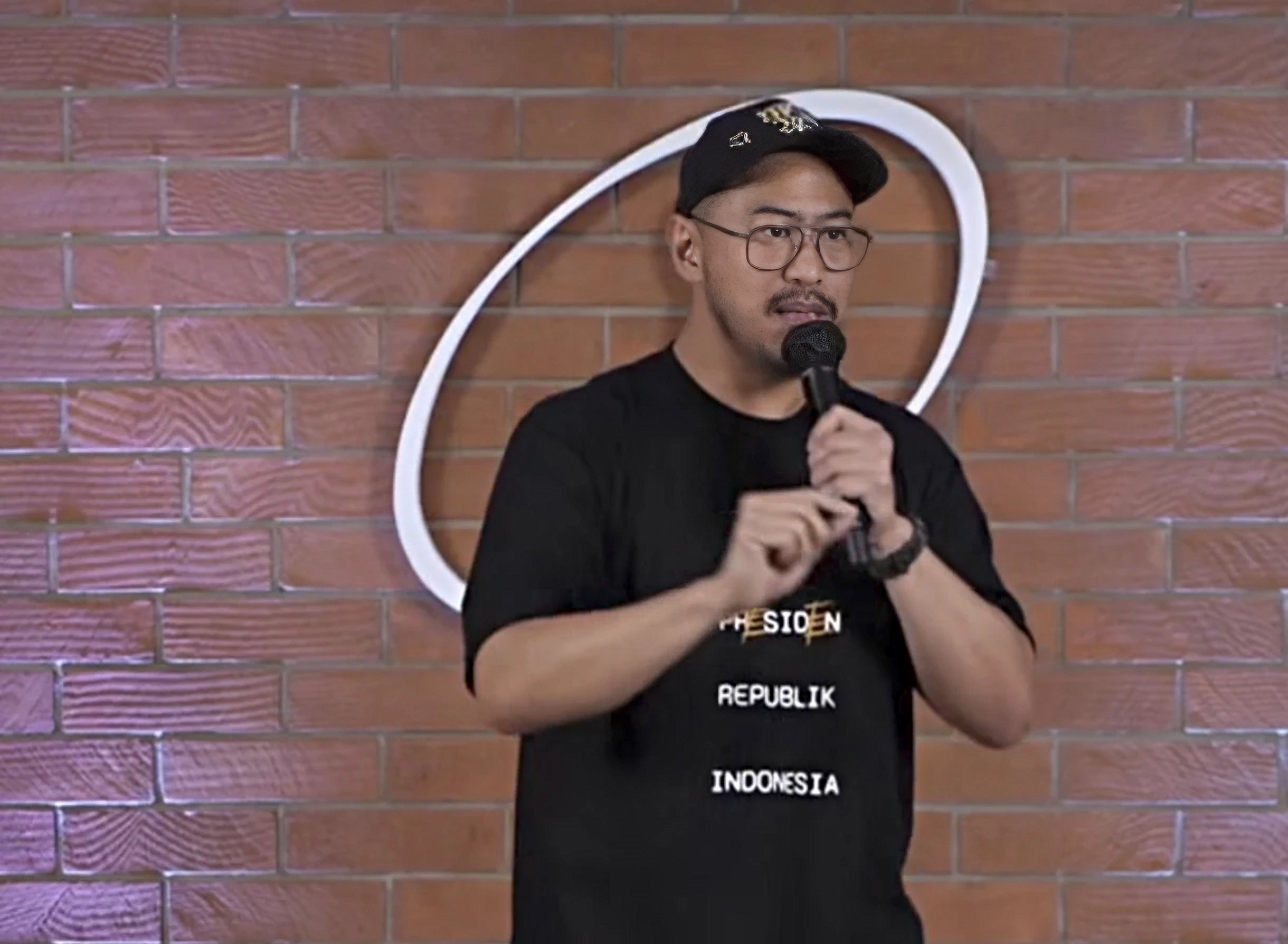 Pandji Pragiwaksono akhirnya melakukan klarifikasi usai pernyataan viral singgung adat Toraja.