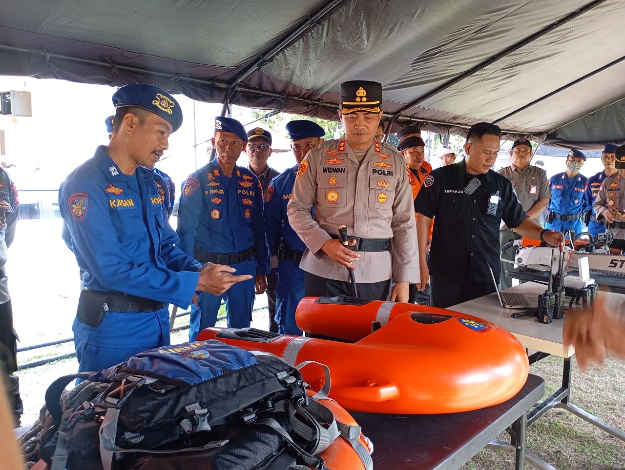 SIAGA: Polres Buleleng menyiapkan alat darurat guna menghadapi ancaman bencana di Bali Utara.