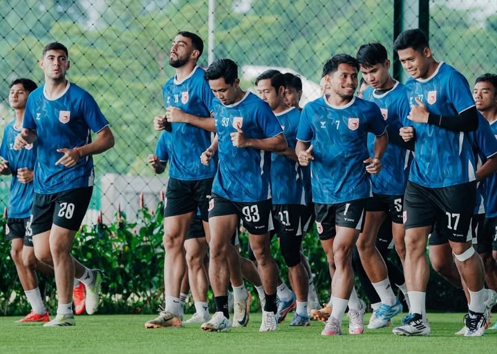 Pemain Garudayaksa berlatih sebelum menjamu Sumsel United, Jumat besok.