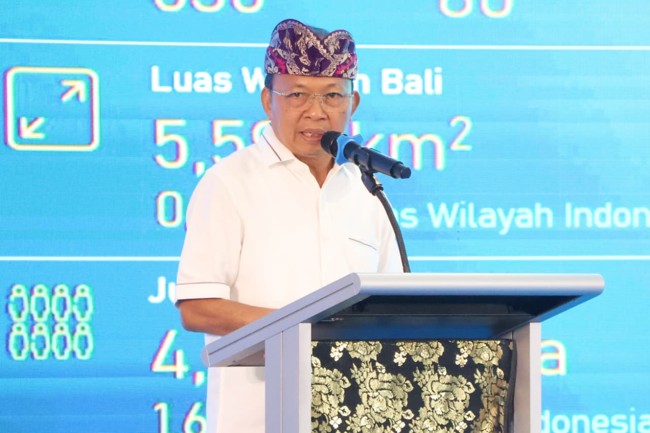 IMBAS PARIWISATA: Gubernur Bali, Wayan Koster. Koster menyebut prostitusi dan kriminalitas meningkat imbas industri pariwisata.