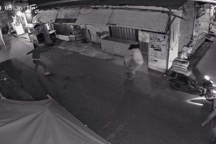 Hansip tewas terkena tembakan saat gagalkan aksi pencurian motor di Jalan Pelajar.