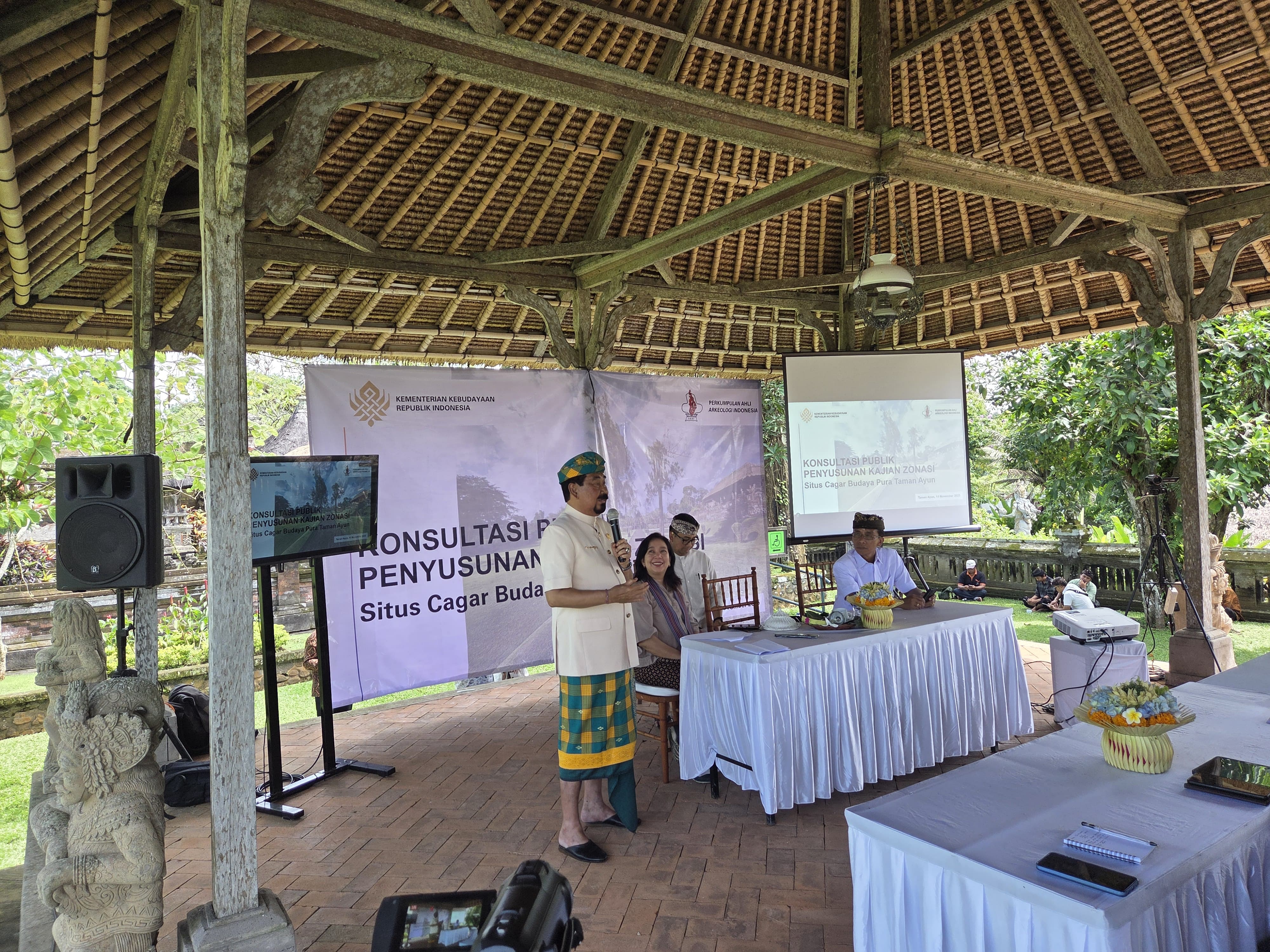 KONSULTASI PUBLIK: Suasana konsultasi publik penetapan Pura Taman Ayun sebagai cagar budaya nasional.