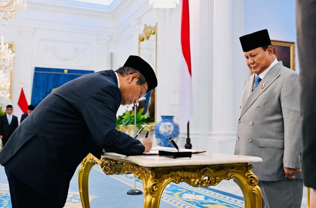 REFORMASI POLRI: Presiden RI, Prabowo Subianto saat melantik anggota Komisi Percepatan Reformasi Kepolisian Negara Republik Indonesia (Polri) di Istana Merdeka, Jakarta, pada Jumat (7/11/2025).