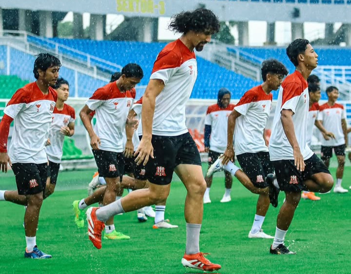 Pemain Deltras FC berlatih jelang menjamu Persela Lamongan.