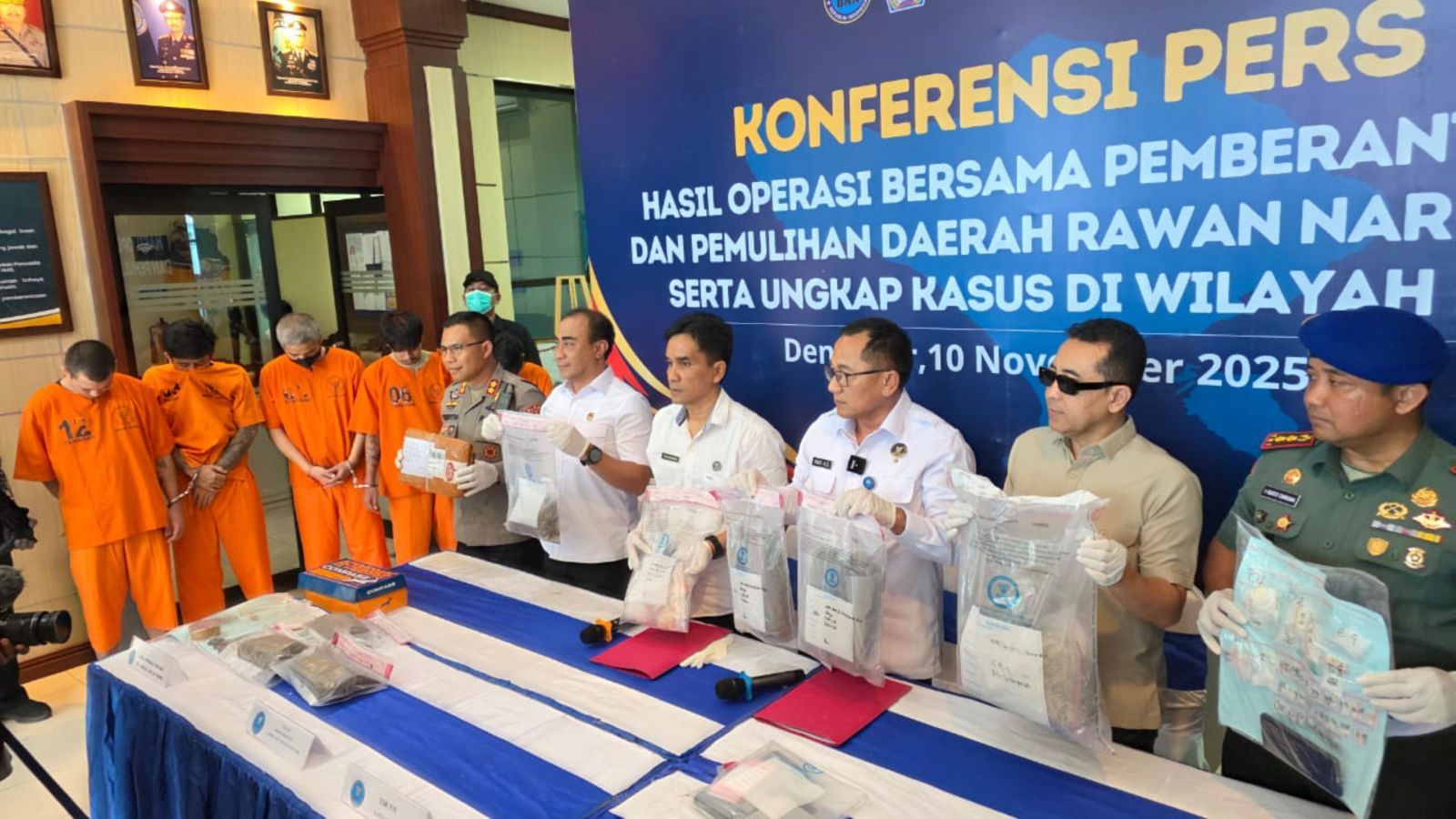 LINTAS PULAU: Pengungkapan jaringan pengedar narkoba lintas pulau yang dibekuk BNN Provinsi Bali.