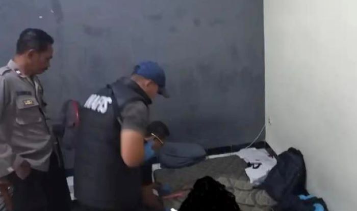 Identifikasi terhadap mahasiswa Unnes Semarang yang ditemukan meninggal dunia di kamar kos.
