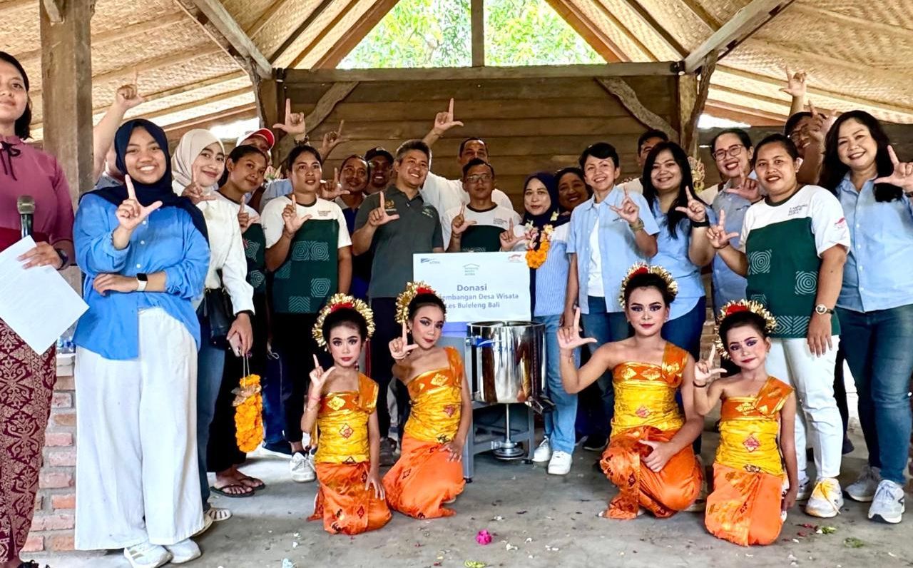 Penyerahan CSR di Kampung Berseri Astra (KBA) Les, Kabupaten Buleleng, Bali.