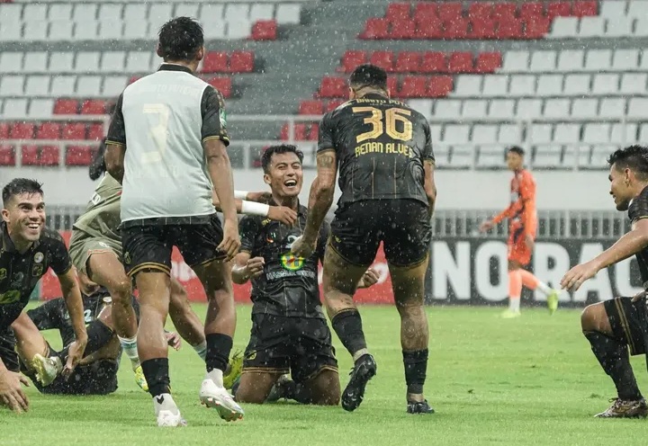 Selebrasi pemain Barito Putera saat melawan Kendal Tornado FC.