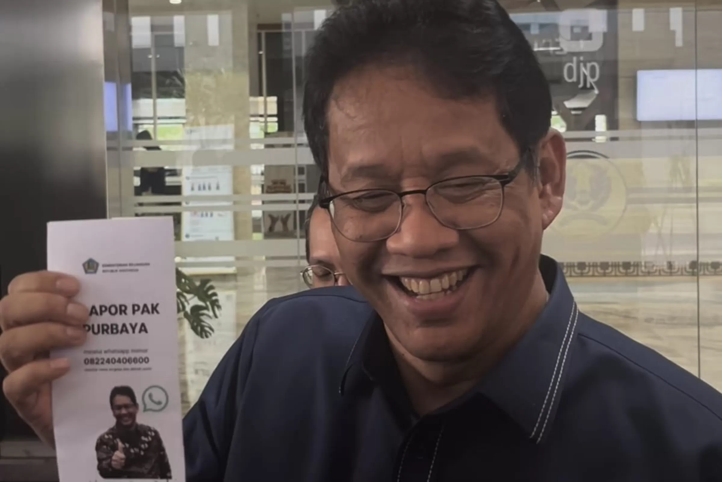Menkeu Purbaya Yudhi Sadewa resmi meluncurkan nomor WA pengaduan petugas pajak dan bea cukai.