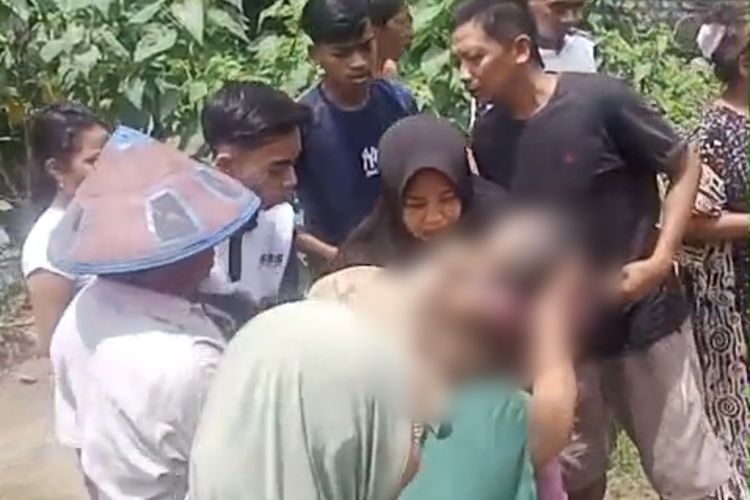 Seorang bocah laki-laki yang sempat hilang 2,5 jam ditemukan sudah tak bernyawa di sungai.