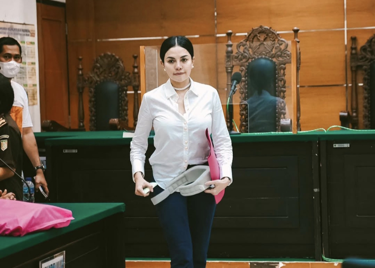 Gugatan perdata dilayangkan oleh artis Nikita Mirzani terhadap pengusaha kosmetik Reza Gladys dan suaminya, Attaubah Mufid.