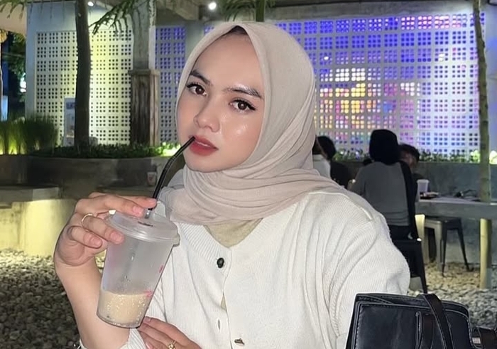 Sosok Dea Lipa Ataupun Deni Apriadi yang menjadi bahan pembicaraan netizen.